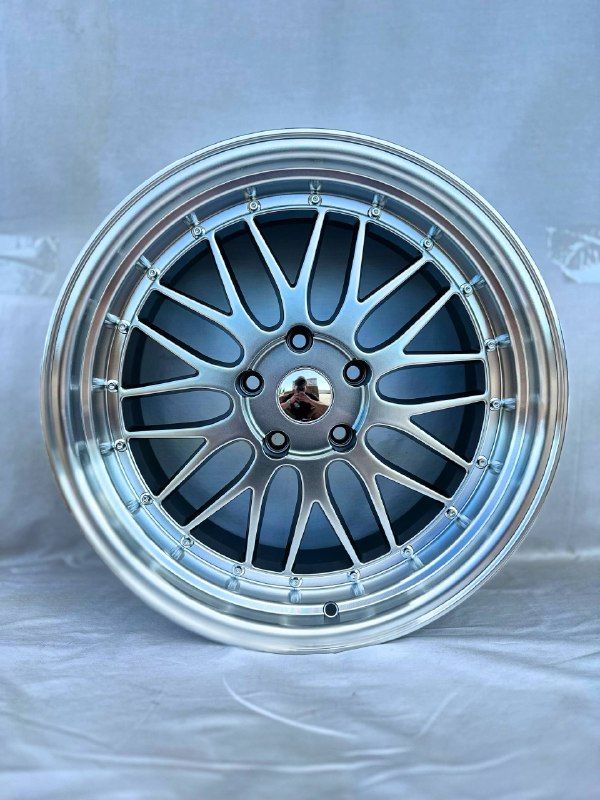 KS014	R18 8J	ET20	5x120	72,6	HYPER BLACK MACHINE LIP + CHROME RIVERTS