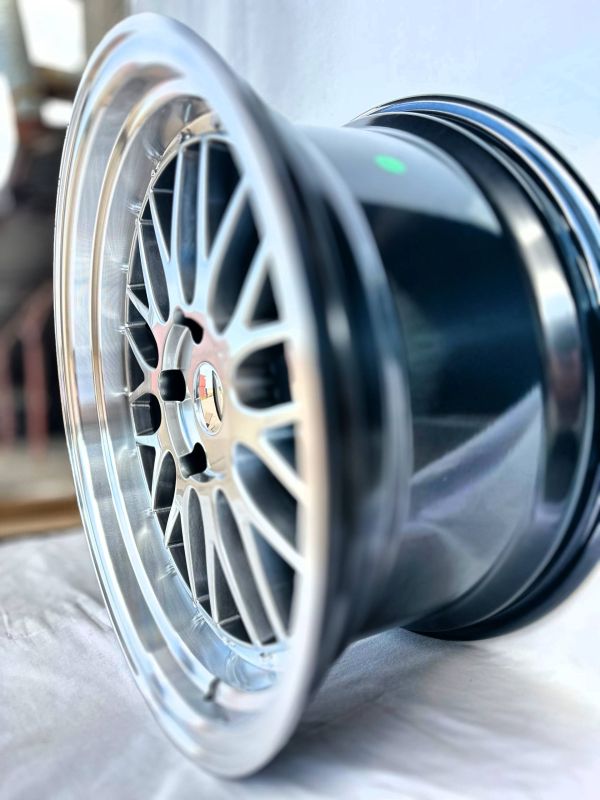 KS014	R18 9J	ET20	5x120	72,6	HYPER BLACK MACHINE LIP + CHROME RIVERTS
