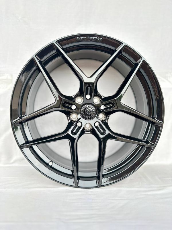 FA833	R20 8,5J	ET38	5x114,3	73,1	GLOSS BLACK