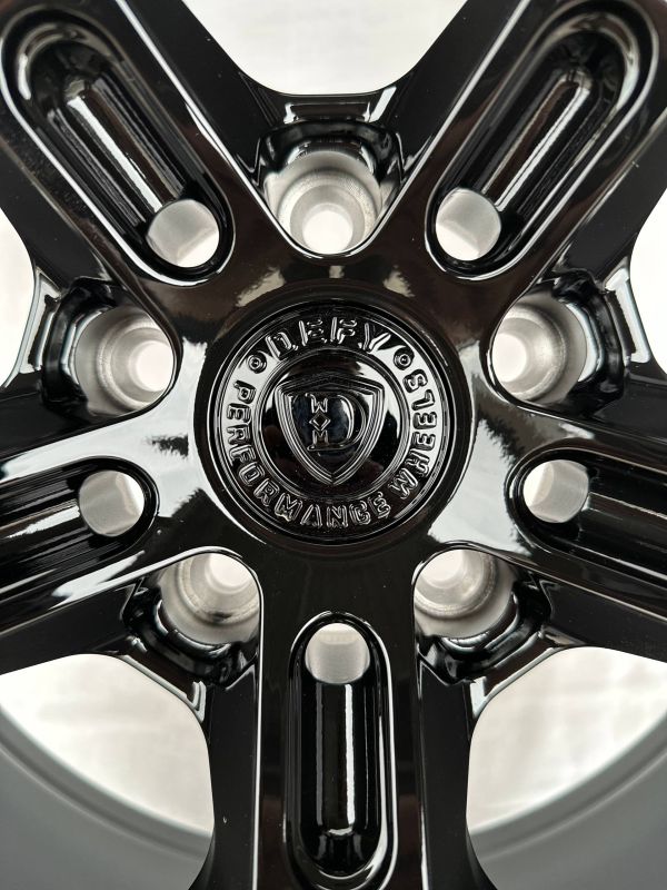 FA833	R20 8,5J	ET38	5x114,3	73,1	GLOSS BLACK