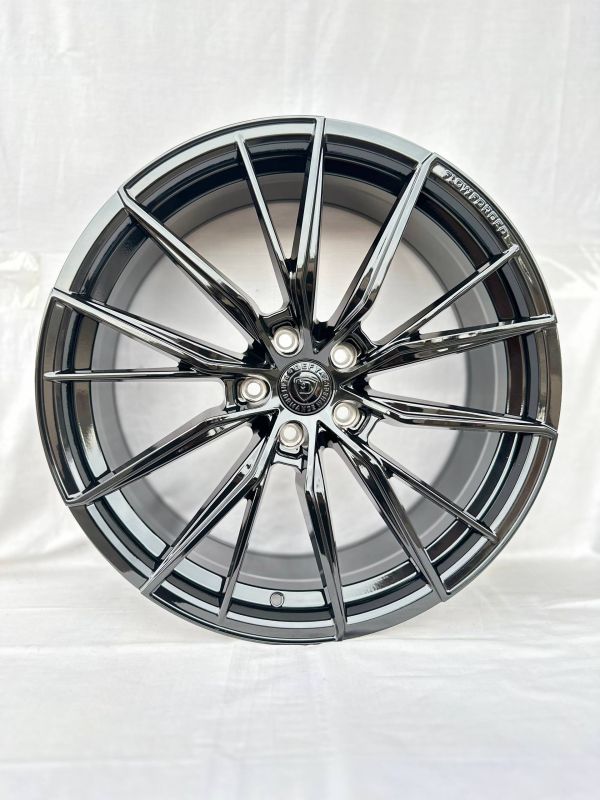 FA828	R20 8,5J	ET40	5x114,3	73,1	GLOSS BLACK