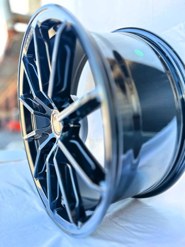 F9834	R19 8,5J	ET35	5x112	66,6	GLOSS BLACK