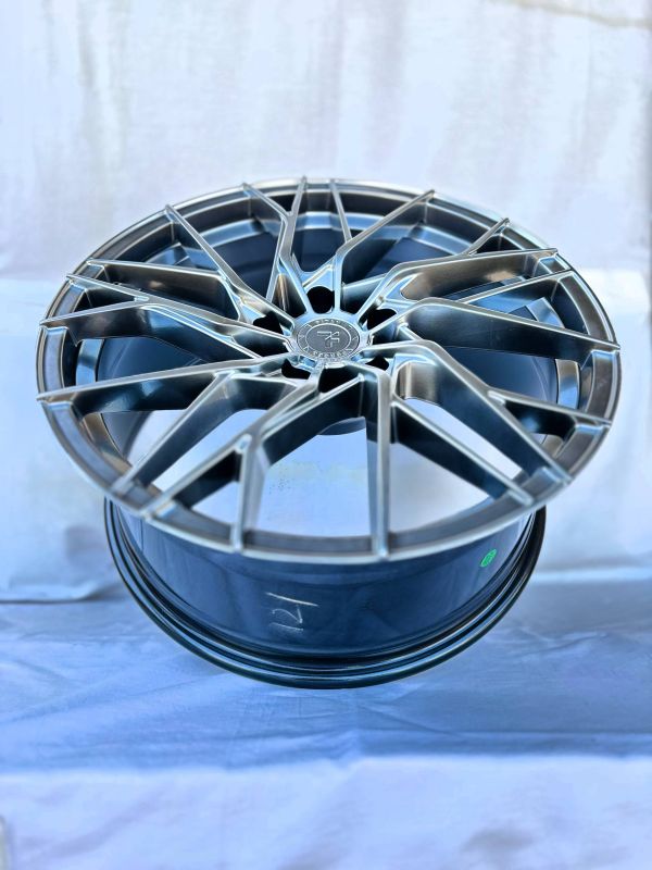 F9831	R19 8,5J	ET30	5x120	72.6	HYPER BLACK