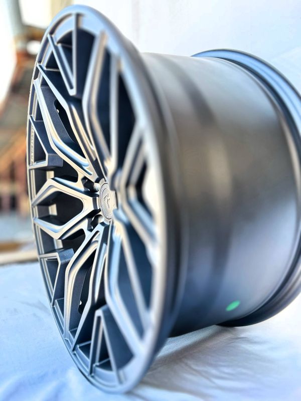F9753	R19 9,5J	ET35	5x120	72,6	Matte Gunmetal