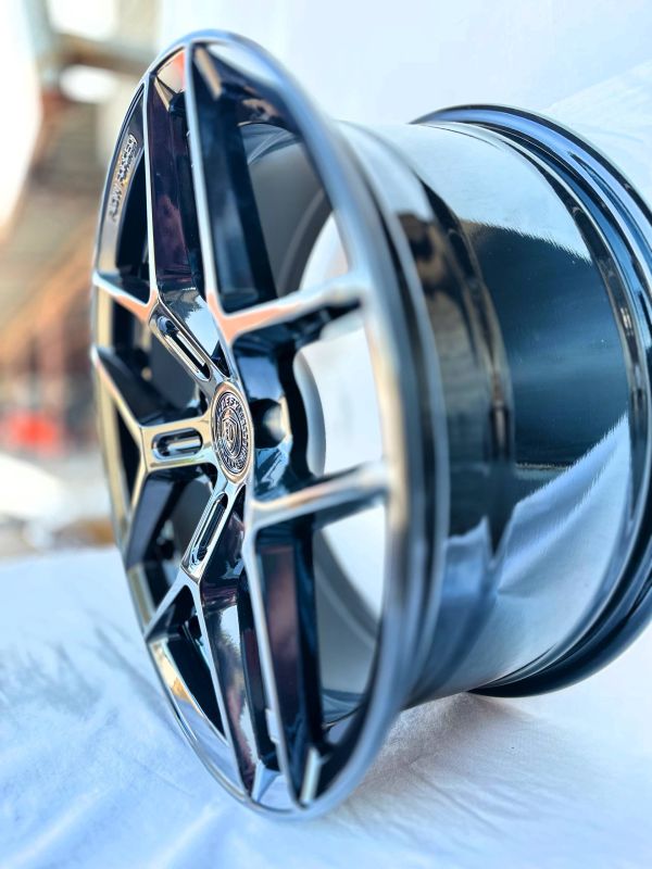 F8833	R18 8J	ET35	5x114,3	73,1 GLOSS BLACK