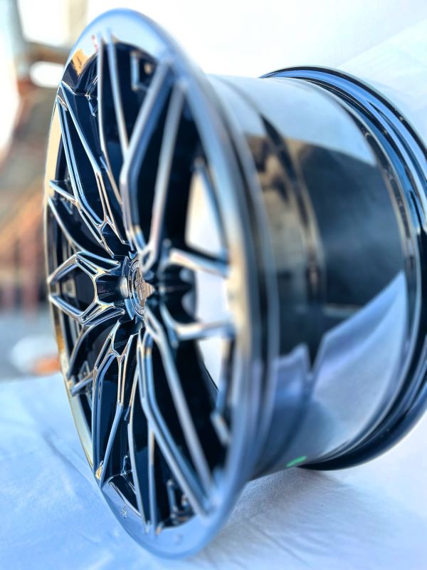 F8797	R18 8J	ET35	5x112	66,6	Gloss Black