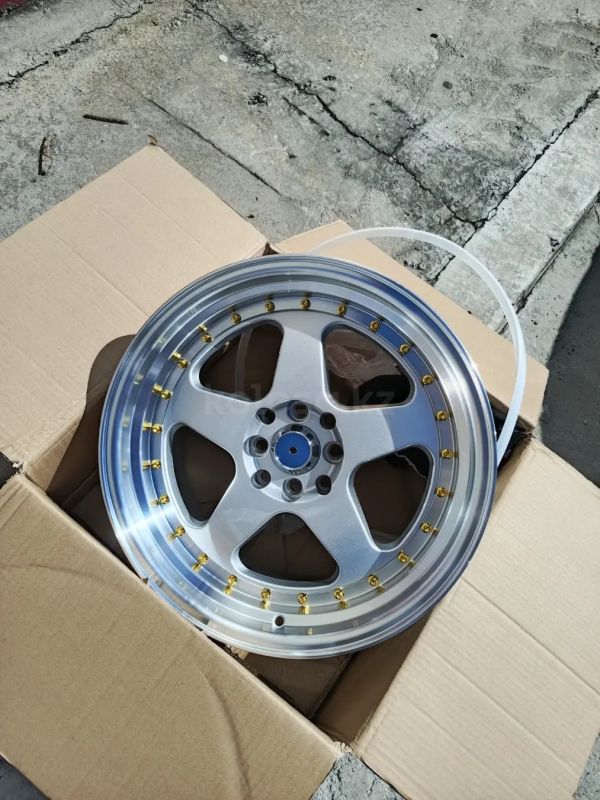 7089R	R17 9J	ET20	4x100 / 4x114,3	73,1	Silver Polish Lip Gold Rivets
