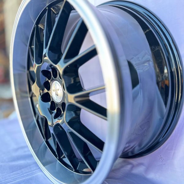 0414	R18 8J	5x100 / 5x114,3	ET38	73,1 	Gloss Black Machined Lip