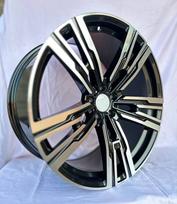 K5661	R21 8,5J	5x112	ET28	66,6 	Black Machined Face