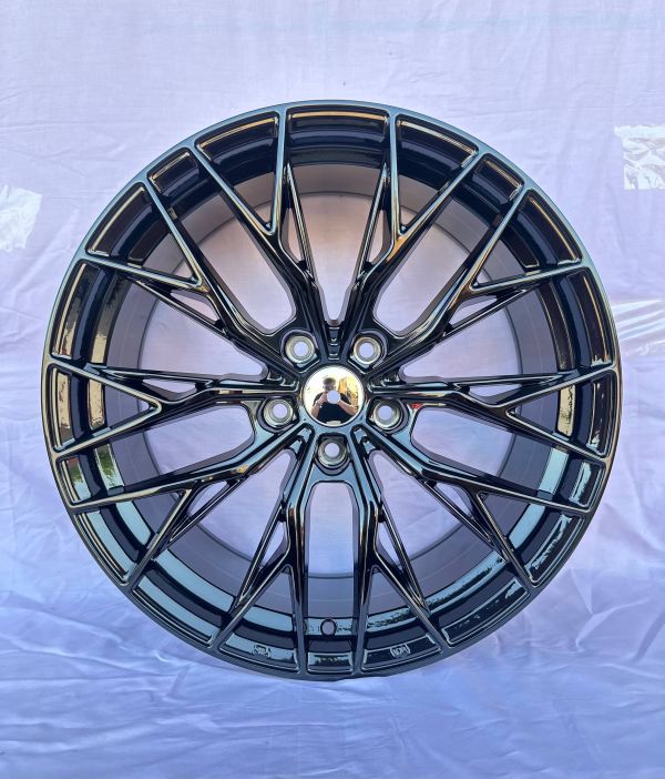 0387	R20 9,5J	5x112	ET32	66,6 	GLOSS BLACK