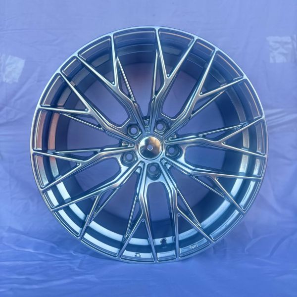 0387	R19 8,5J	5x112 / 5x114,3 ( 5x113 )	ET38	73,1 	hyper black
