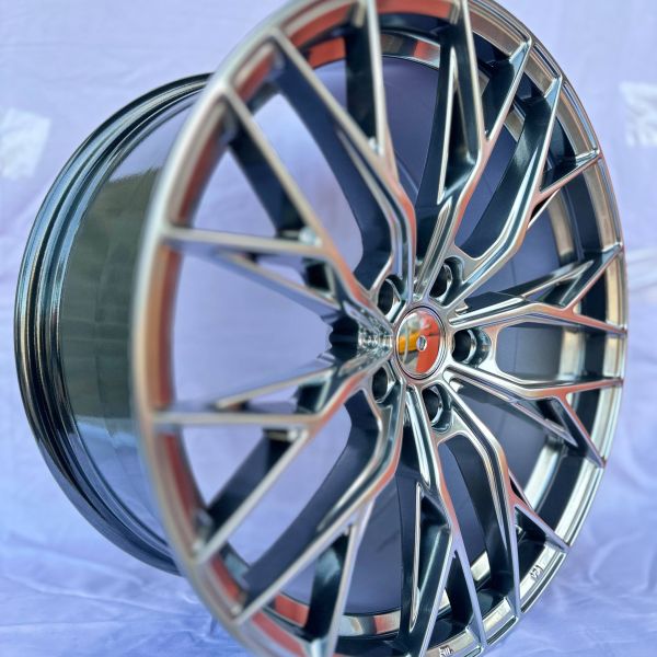 0387	R19 8,5J	5x112 / 5x114,3 ( 5x113 )	ET38	73,1 	hyper black