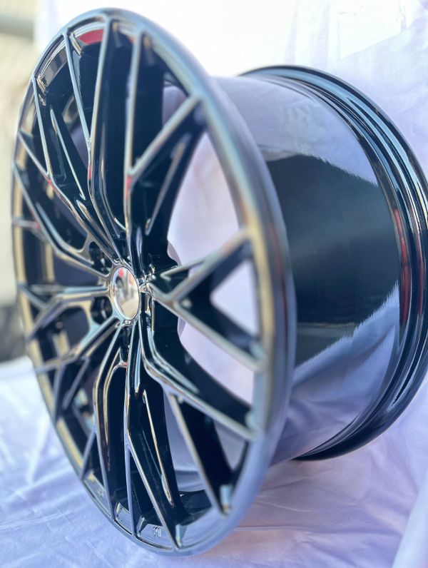 0387	R18 8J	5x112	ET40	73,1 	GLOSS BLACK