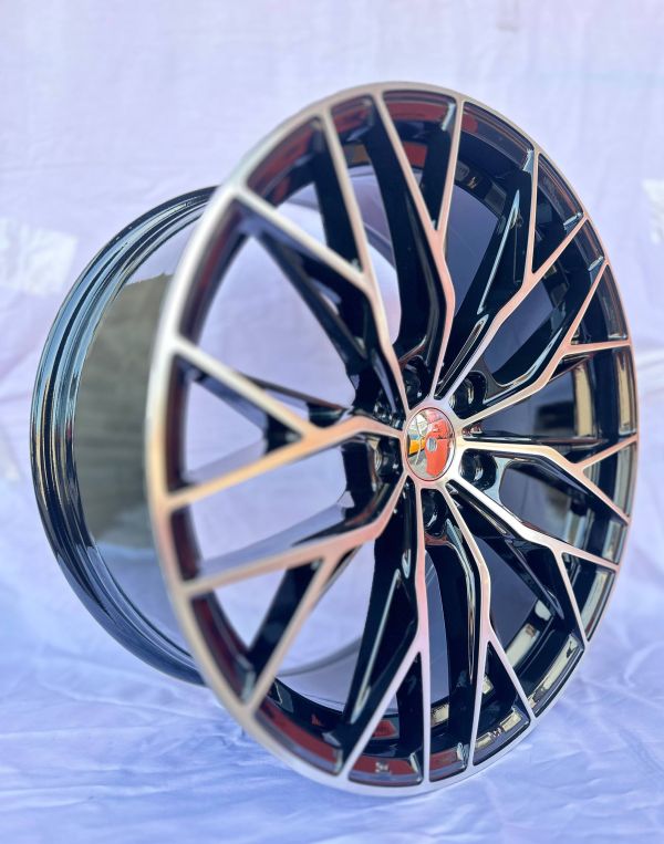 0387	R19 8,5J	5x114,3	ET40	67,1 	BKF