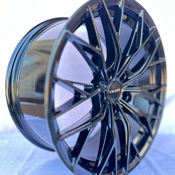0387	R18 8,5J	5x114,3	ET35	73,1 	gloss black