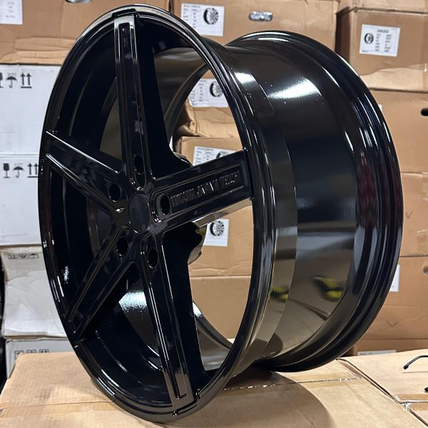 FM264	R22 10J	5x150	ET35	110,5 	Gloss Black