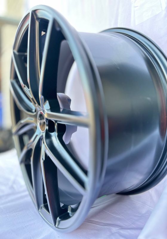 5612	R19 8,5J	5x112	ET25	66,6 	Satin Black