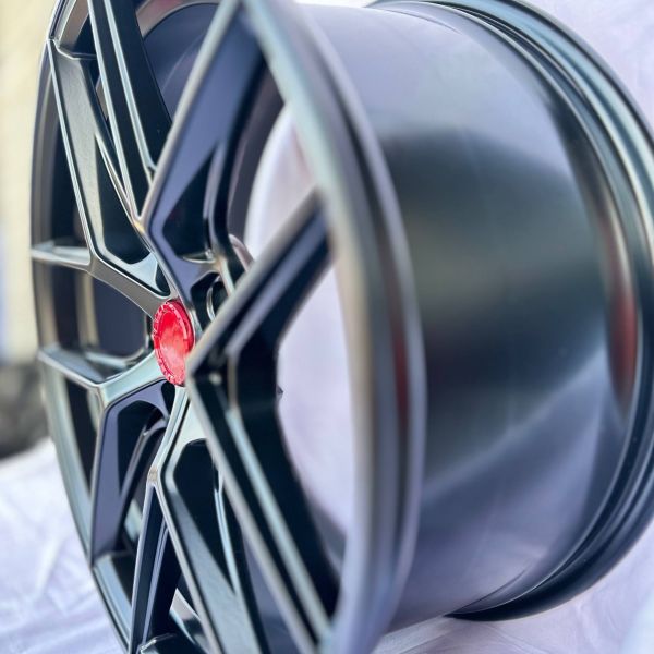 6130	R19 8,5J	5x112 / 5x114,3 ( 5x113 )	ET35	73,1 	SEMIMMATE BLACK