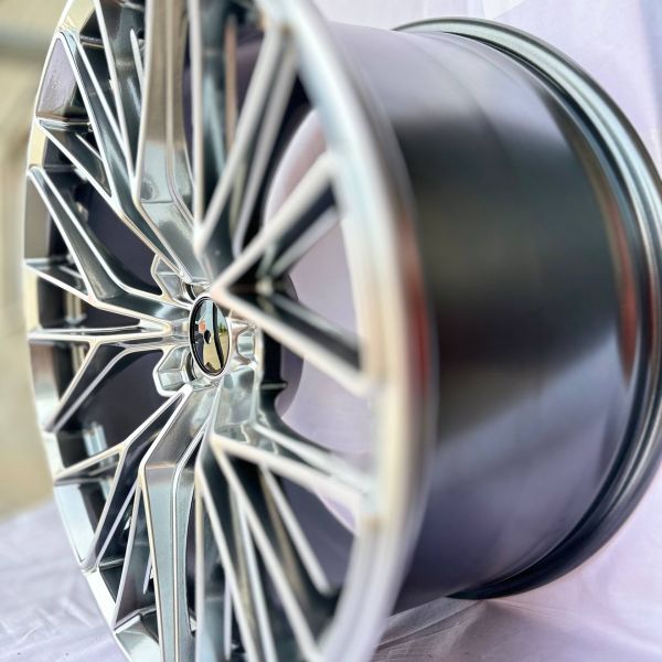 0376	R19 9,5J	5x120	ET35	72,6 	Hyper Black