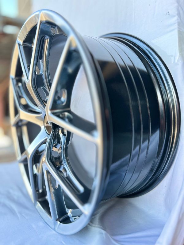 YF5888	R20 8,5J	5x114,3	ET45	73,1 	DIAMOND BLACK