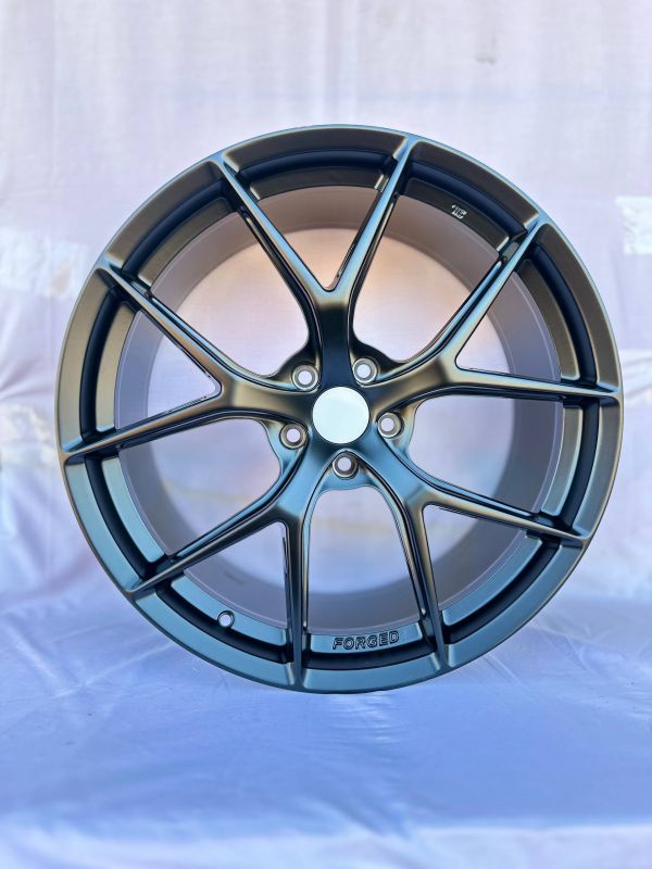 YF5888	R19 8,5J	5x120	ET30	72,6 	DB