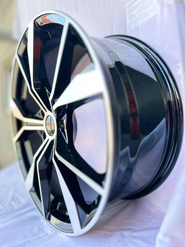 5595	R18 7,5J	5x112	ET45	57,1 	Black Machined Face