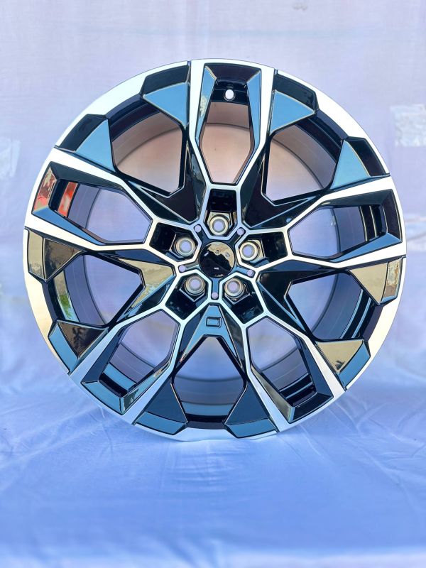 K5592	R20 8,5J	5x108	ET30	73,1 	GLOSS BLACK MACHINED