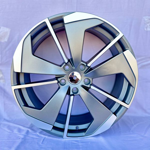 5579	R19 8J	5x112	ET40	66,6 	Satin Gunmetal Machined Face