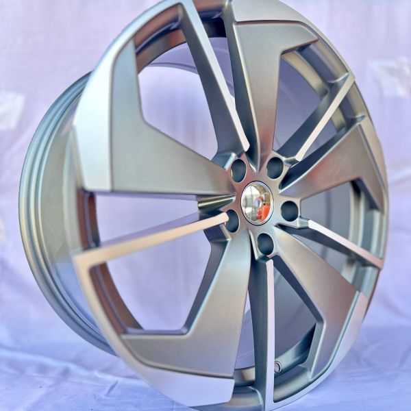 5579	R19 8J	5x112	ET40	66,6 	Satin Gunmetal Machined Face