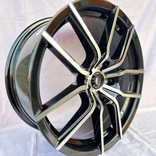 5263	R18 8J	5x114,3	ET45	60,1 	GLOSS BLACK MACHINE FACE