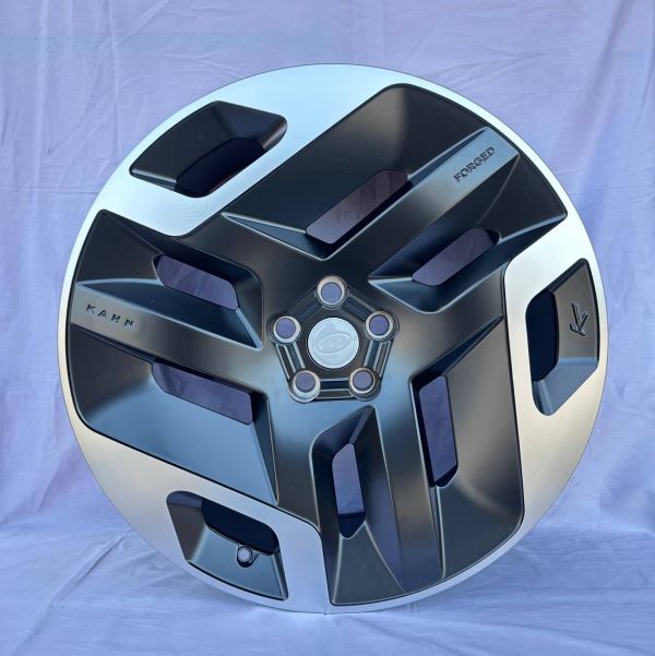 0371	R22 9,5J	5x120	ET42,5	72,6 	MAT BLACK MACHINR FACE
