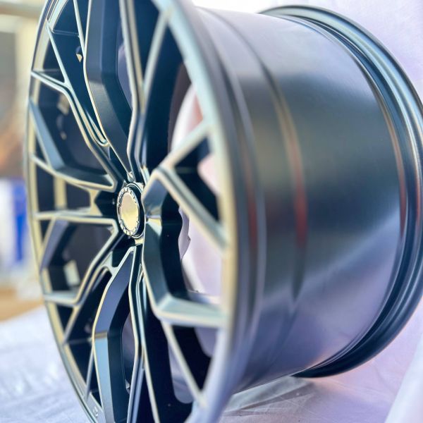 5558	R19 8,5J	5x112 / 5x114,3 ( 5x113,1 )	ET30	73,1 	MAT BLACK