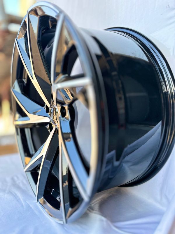 D5491	R20 9J	5x112	ET30	66,5 	BLACK MACHINED FACE