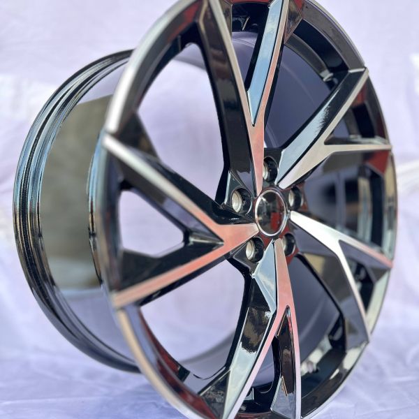 D5491	R19 8,5J	5x112	ET40	66,5 	Gloss Black Front Polish