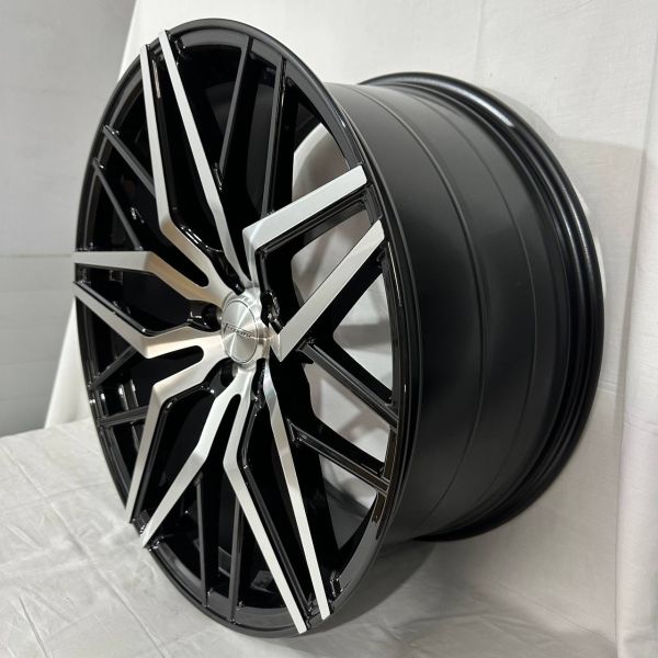 0303	R22 10,5J	5x120	ET40	74,1 	BLACK POLISHED