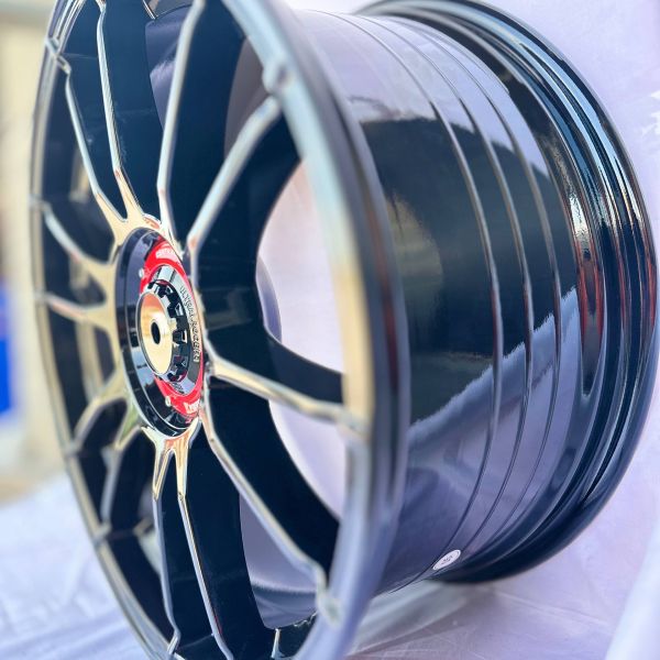 YF0256	R19 8,5J	5x112 / 5x114,3 / 5x120 ( 5x113 )	ET38	73,1 	GLOSSY BLACK