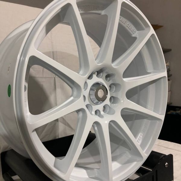 0051	R18 8,5J	5x105 / 5x114,3	ET40	67,1 	white