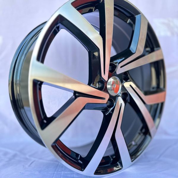 5358	R19 7,5J	5x112	ET45	66,5 	Black Machined Face