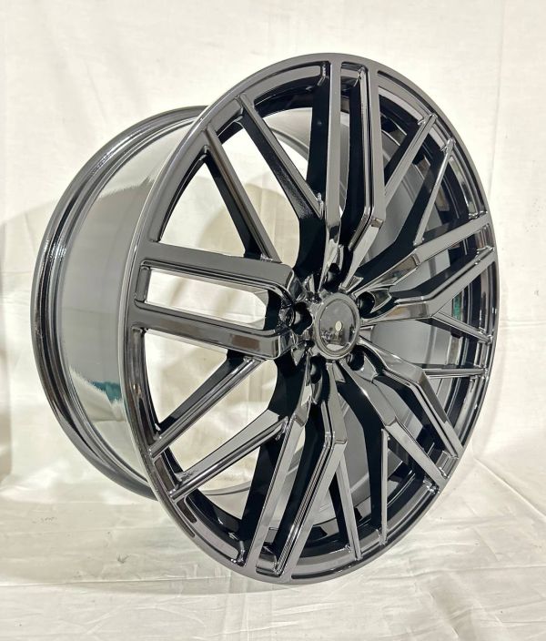 0210	R20 8,5J	5x114,3	ET35	70,5 	Gloss Black