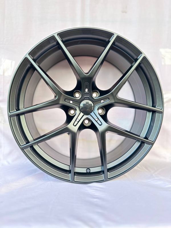 5484	R20 9,5J	5x120	ET40	72,6 	Matt black