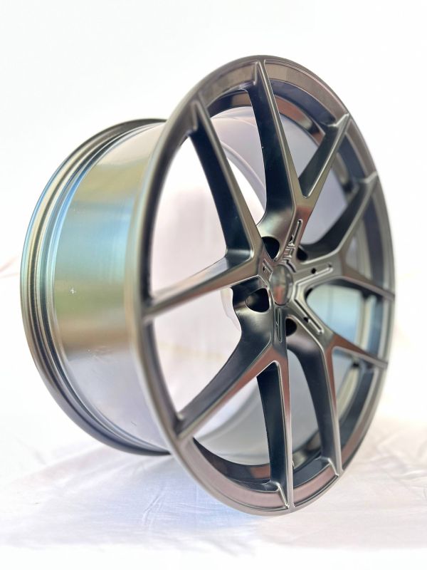 5484	R20 9,5J	5x120	ET40	72,6 	Matt black