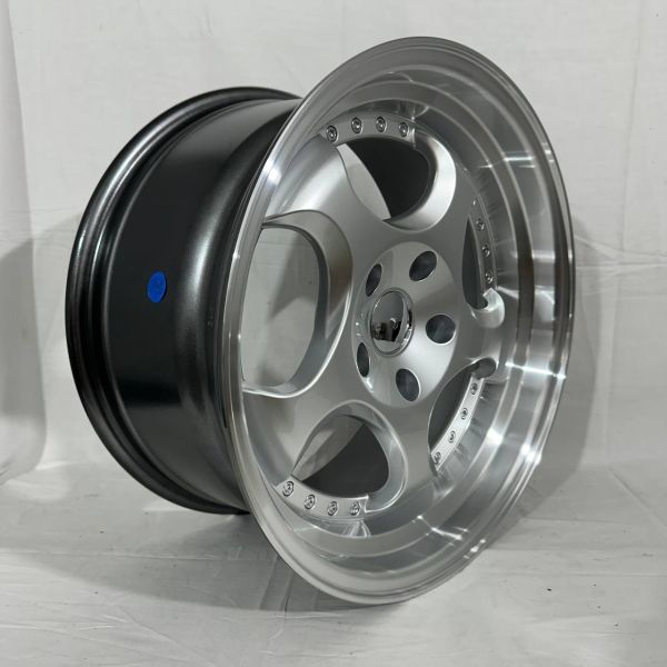 L2384 BMW R17 9,5J	ET20	5x120	72,6	haper sliver /machine lip