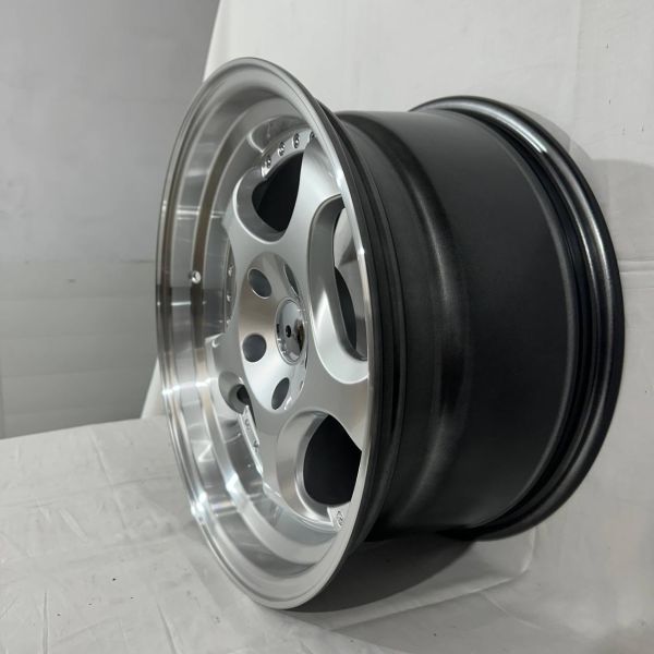 L2384 BMW R17 9,5J	ET20	5x120	72,6	haper sliver /machine lip