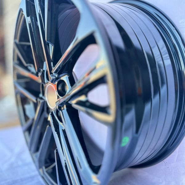 XF058 ( Camry 80 )	R18 8J	ET50	60.1	5x114,3	BLACK