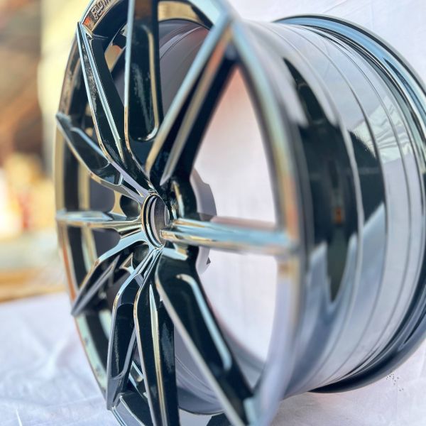 XF005 R19 8,5J ET35	73.1 5x108	BLACK