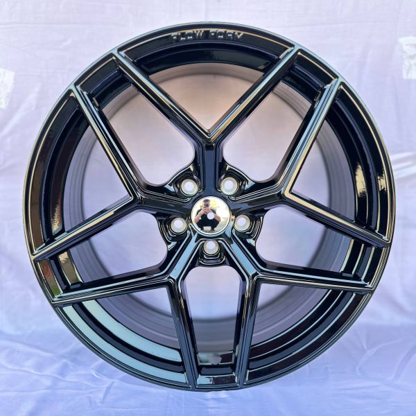 XF204 R19 9,5J ET35	72.56 5x120	BLACK
