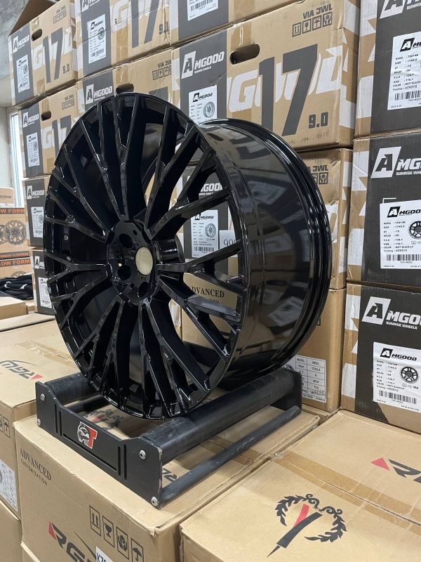 FB736 R21 10,5J	ET40 5X112	66,6 black glossy