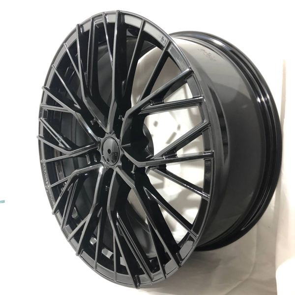 FA829 R20 8,5J ET35	5x114,3	73,1	GLOSS BLACK