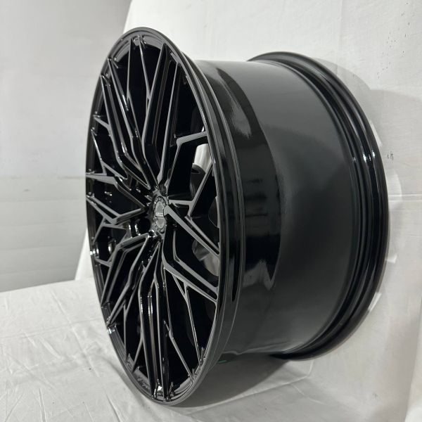 FA027 R20 9J ET15	6x139,7	106,1	Gloss Black