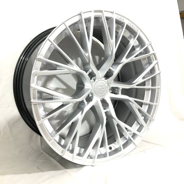 F9829 R19 9,5J ET33	5X120	72.6	HYPER SILVER